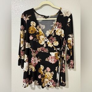 ✨ Torrid Floral Wrap Top – Size 0 – Excellent Condition ✨